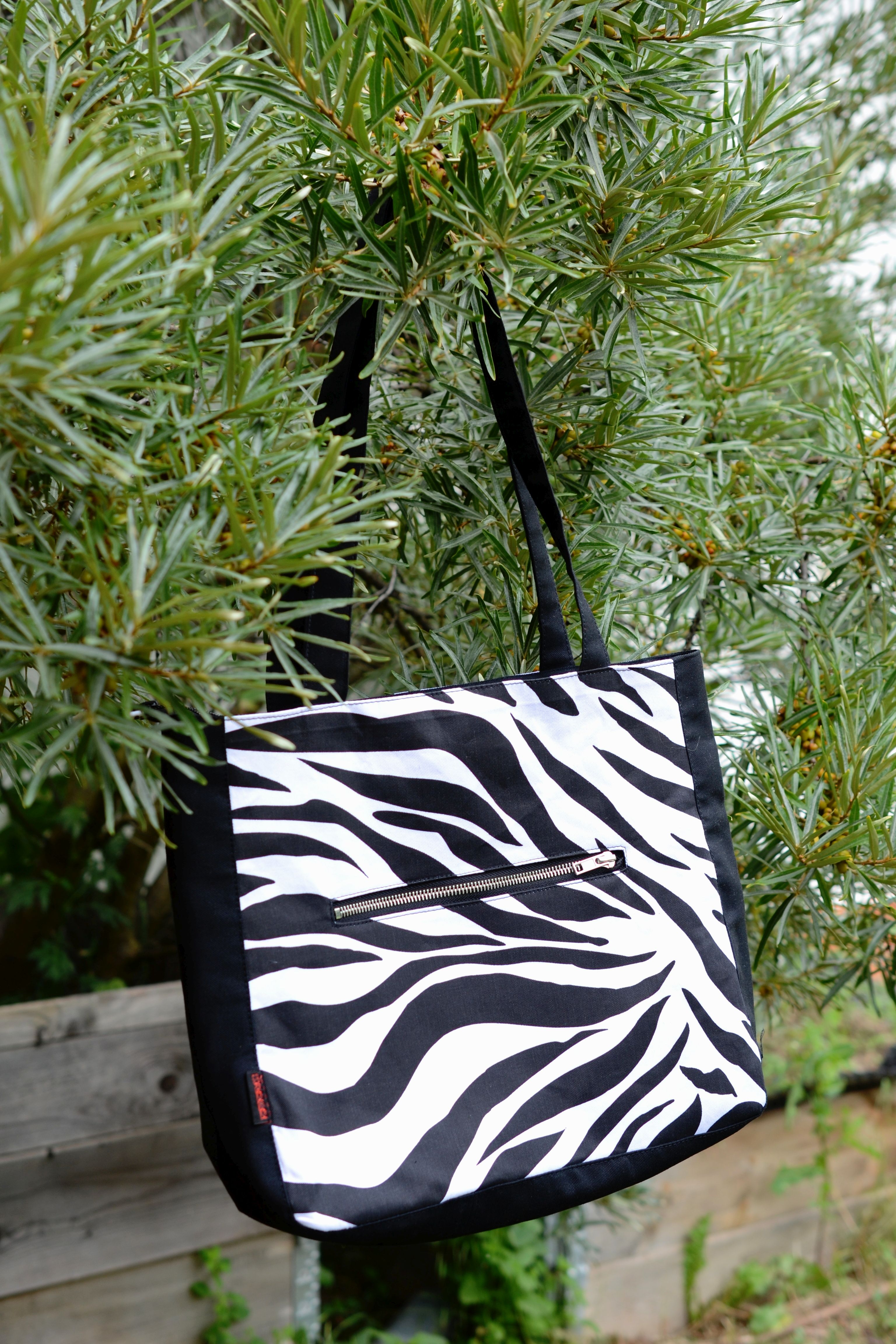 Punk taška černá / bílá zebra