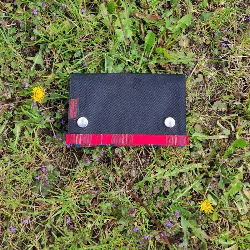 Punk obal na tabák červené káro 