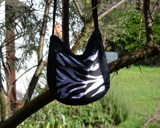 Punk taška černá s kapsou bílá zebra SKLADEM